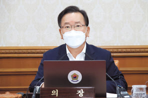 김부겸 국무총리가 15일 정부서울청사에서 열린 국무회의를 주재하고 있다. [연합]