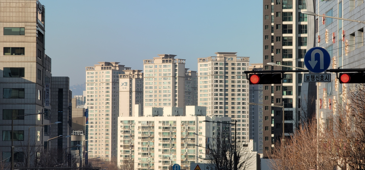 “갱신은 8.8억, 신규는 17억”…임대차법이 낳은 ‘이중 전셋값’ 진풍경 [부동산360]