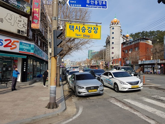 무안읍내 택지 승강장.