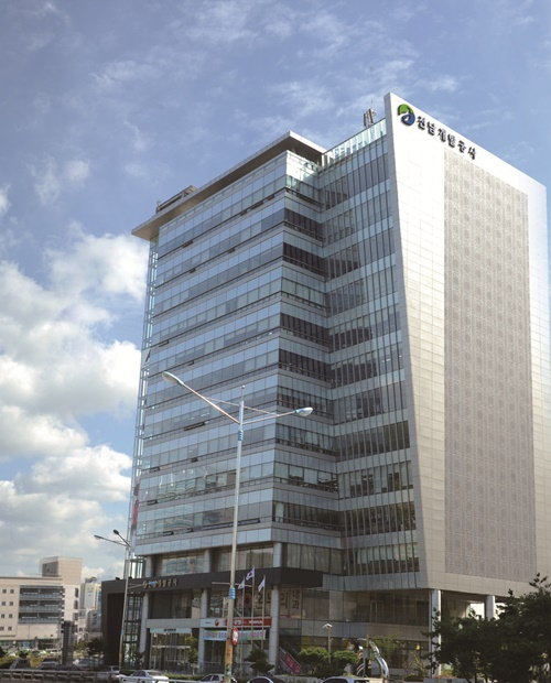 전남도청 앞 전남개발공사 사옥.