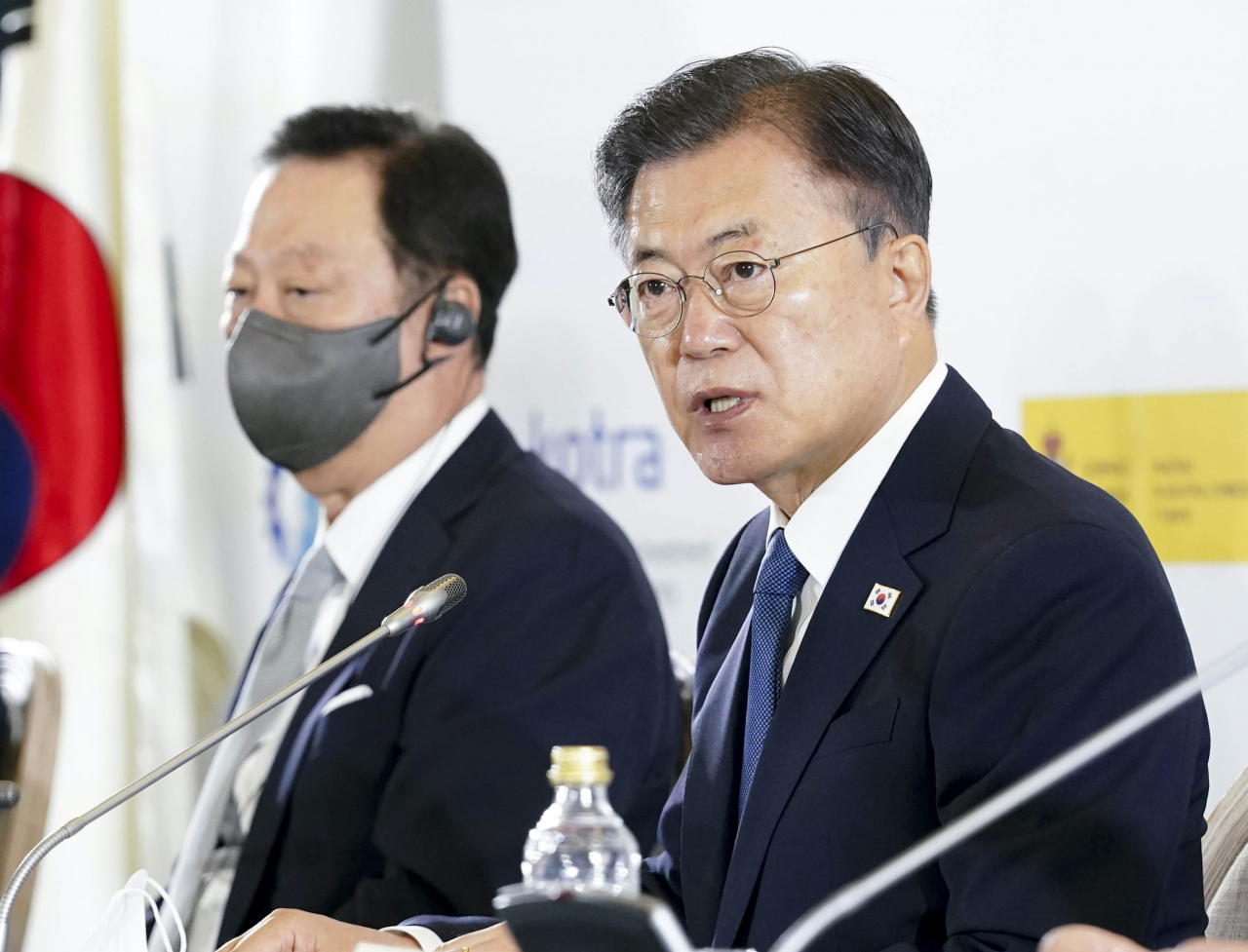 스페인을 국빈 방문 중인 문재인 대통령이 16일(현지시간) 스페인 마드리드 상공회의소에서 열린 한-스페인 그린 디지털 비즈니스 서밋에 참석, 발언하고 있다. [연합]