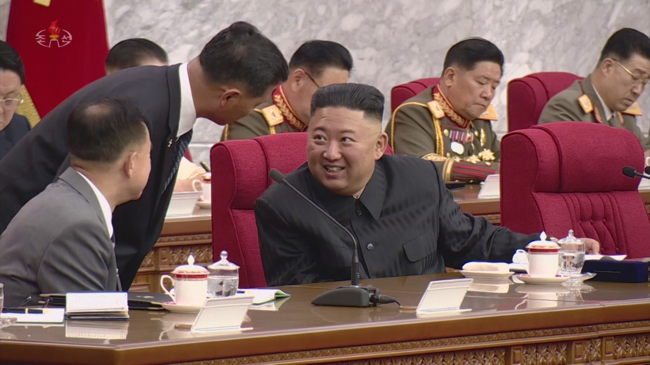 북한이 지난 15일 김정은 총비서 주재로 노동당 중앙위원회 제8기 제3차 전원회의를 열었다고 조선중앙TV가 16일 보도했다.[연합]