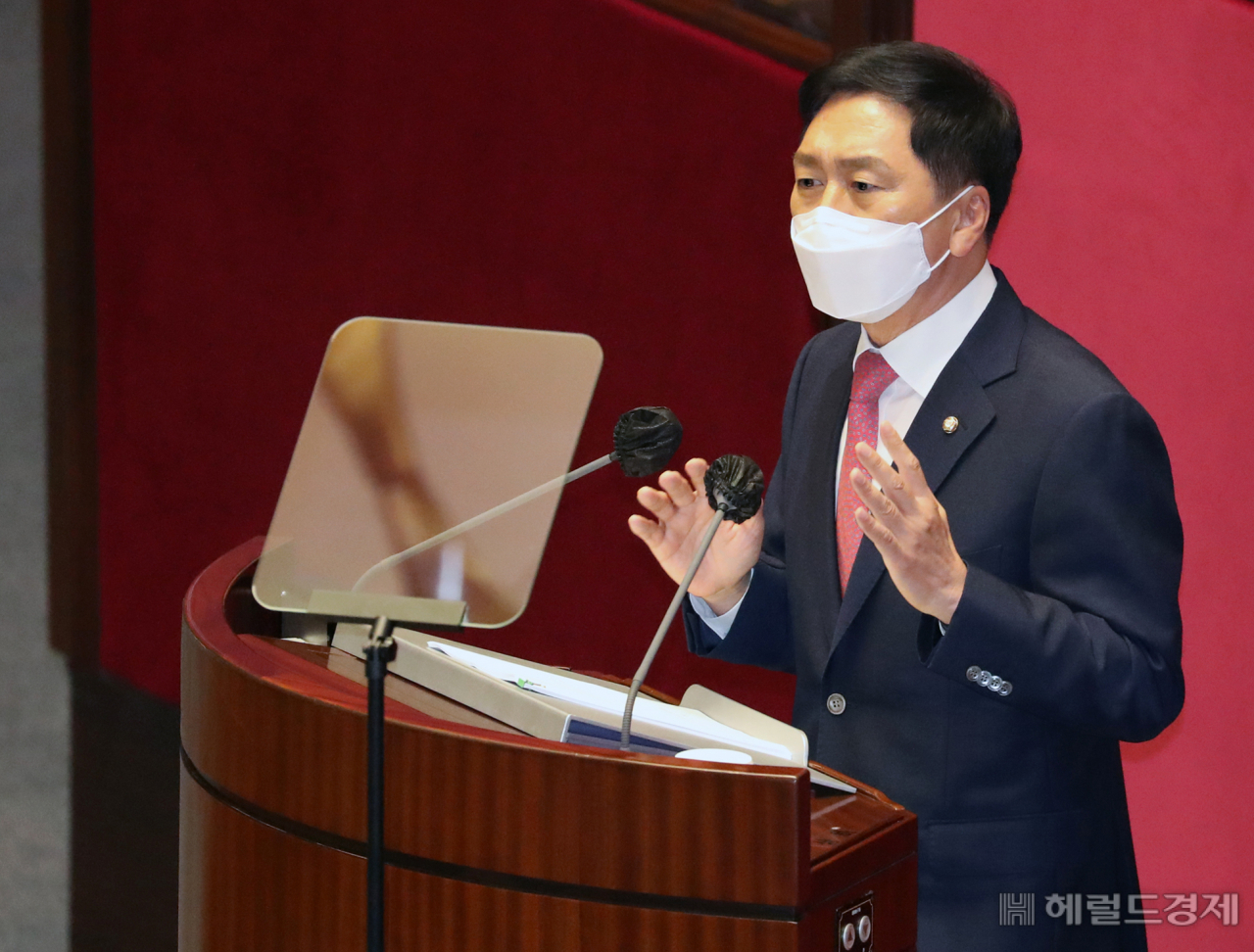 [헤럴드경제=이상섭 기자] 김기현 국민의힘 원내대표가 지난 6월 17일 오전 국회 본회의에서 열린 교섭단체 대표연설에서 문재인 정부의 정책 등을 비판하고 있다. babtong@heraldcorp.com