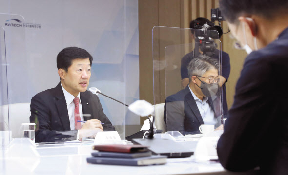 17일 대한상공회의소에서 개최된 ‘제5차 미래산업포럼’에서 우태희 대한상의 상근부회장이 인사말을 하고 있다. [대한상의 제공]
