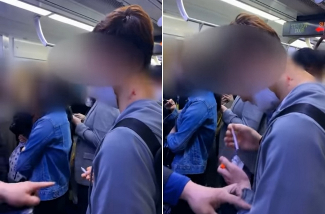 서울 지하철 4호선 열차 안에서 담배를 피운 30대 남성이 시민들에 저지를 당하고 있다. [꿈꾸는 소년 유튜브 캡처]