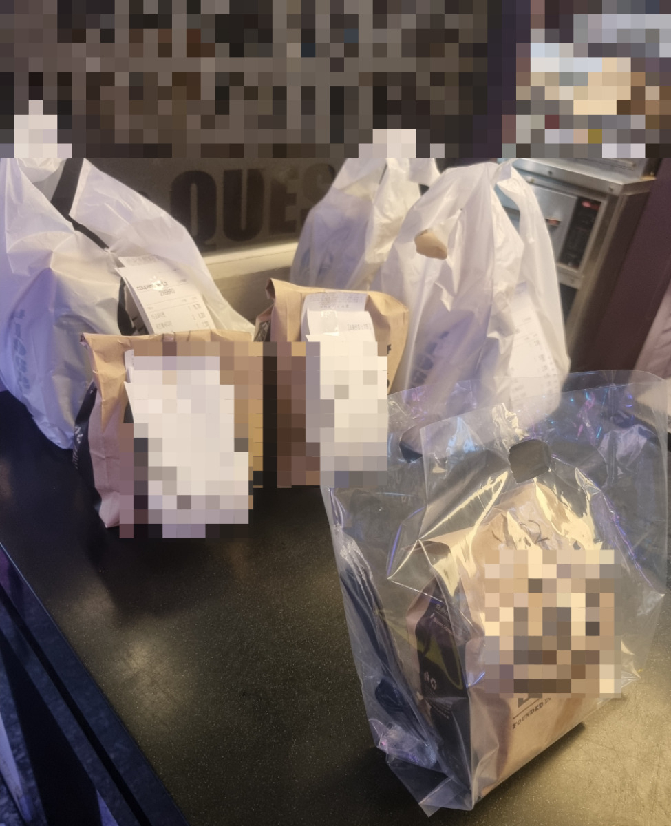 라이더 배차가 지연되면서 배달 음식이 쌓여있는 모습 [독자 제공]