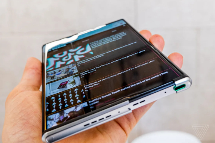 오포(OPPO)의 롤러블폰 시제품 오포X2021 [출처=더버지(The Verge)]