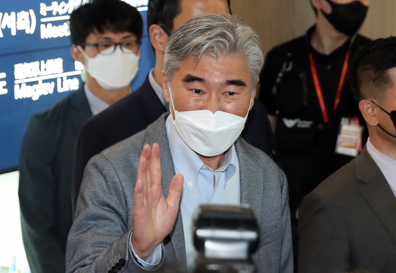 미국의 북핵 협상을 총괄하는 성 김 대북특별대표가 19일 오전 영종도 인천국제공항을 통해 입국했다. [연합]