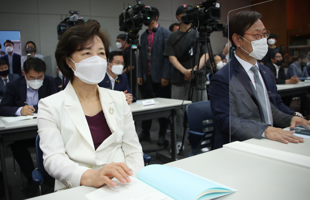 추미애 전 법무부 장관이 15일 서울 연세대 김대중도서관에서 열린 6·15 남북정상회담 21주년 기념식에 참석해 있다. [연합]