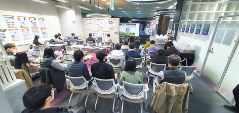 광주과학기술원 인공지능연구소에서 교육이 진행되고 있다. [CJ올리브네트웍스 제공]