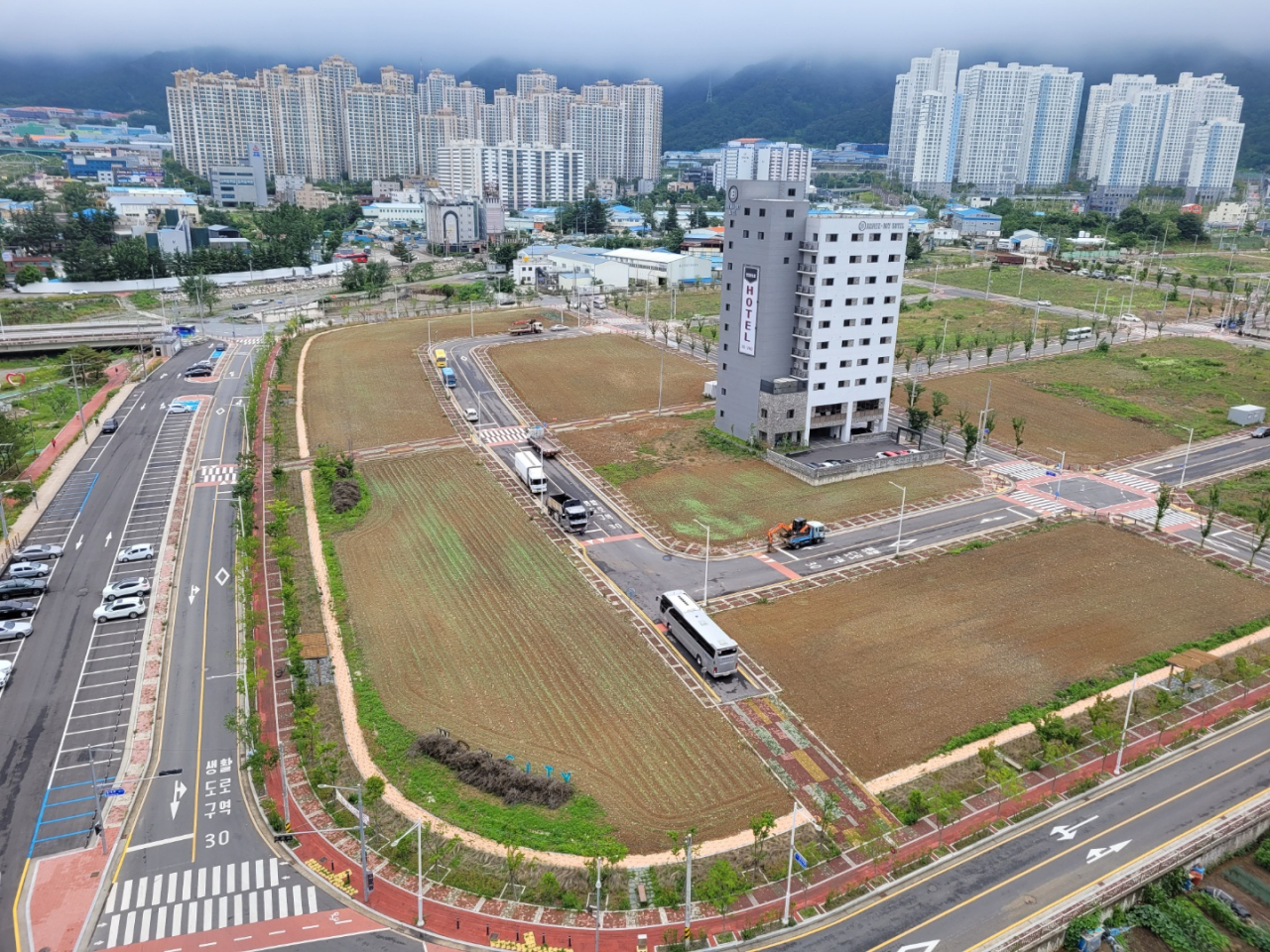 꽃길로 조성된 울산 북구 신천지구 꽃밭.