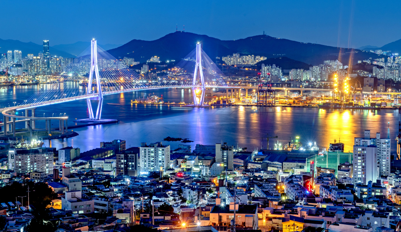부산 영도 청학마을에서 부산항(북동)쪽으로 내려다 본 야경