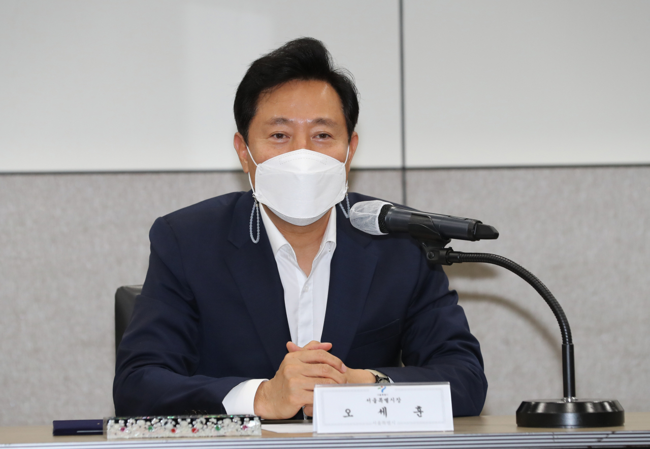 오세훈 서울시장이 17일 서울시청에서 열린 서울시-국민권익위 업무협약체결식에서 인사말을 하고 있다. 연합뉴스