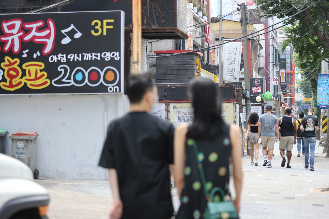 지난 20일 오후 서울 마포구 홍대클럽거리의 모습. [연합]