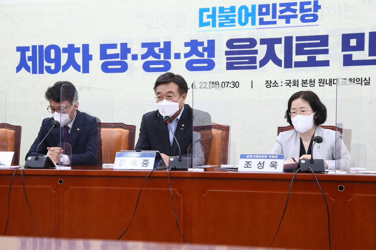 윤호중 더불어민주당 원내대표가 22일 서울 여의도 국회에서 코로나19 손실보상법 개정 등 논의를 위해 열린 당정청 을지로 민생현안 회의에서 발언하고 있다. [연합]