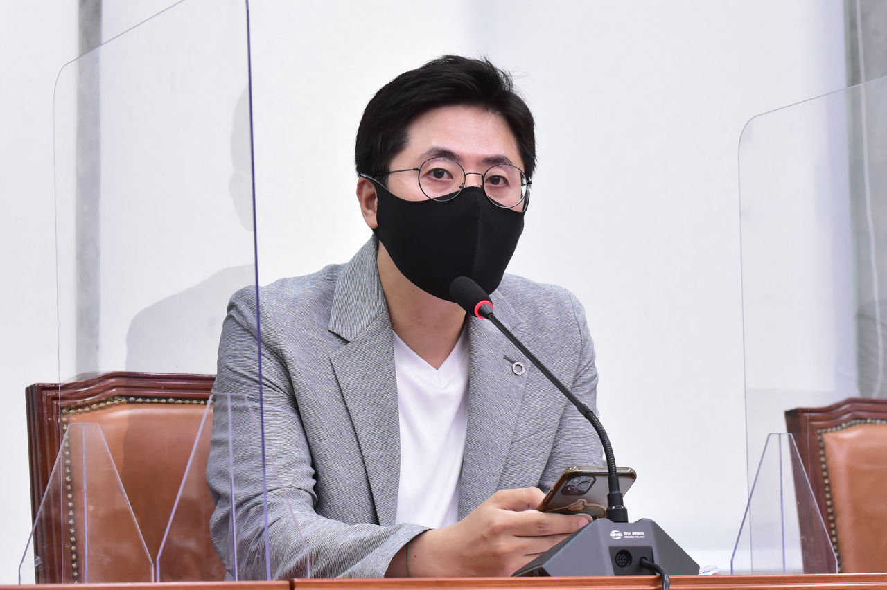 더불어민주당 이동학 최고위원이 지난 14일 서울 여의도 국회에서 열린 최고위원회의에서 발언하고 있다. [연합]