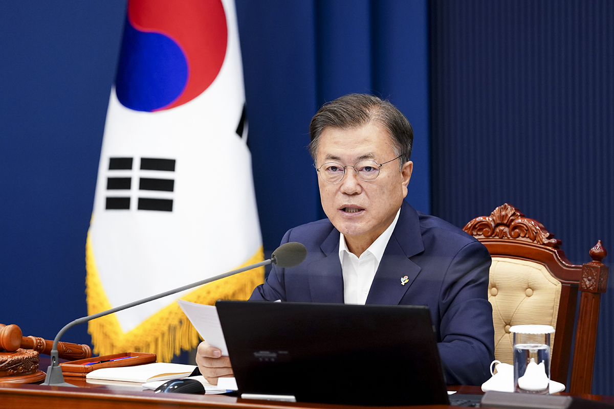 President Moon Jae-in presides over a Cabinet meeting at Cheong Wa Dae on Tuesday. (Cheong Wa Dae)