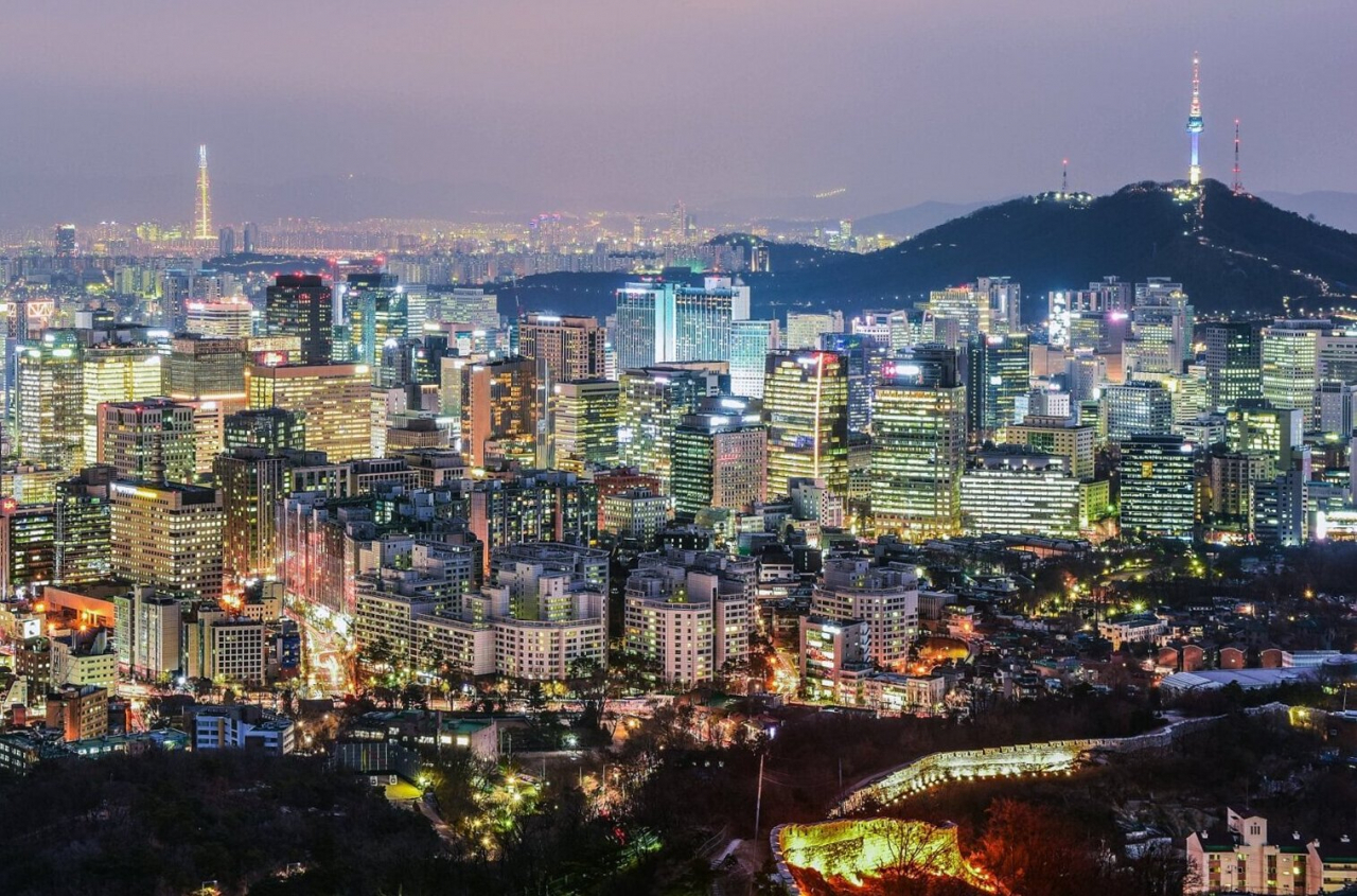 서울 서대문구 안산에서 내려다본 도심 호텔가 야경