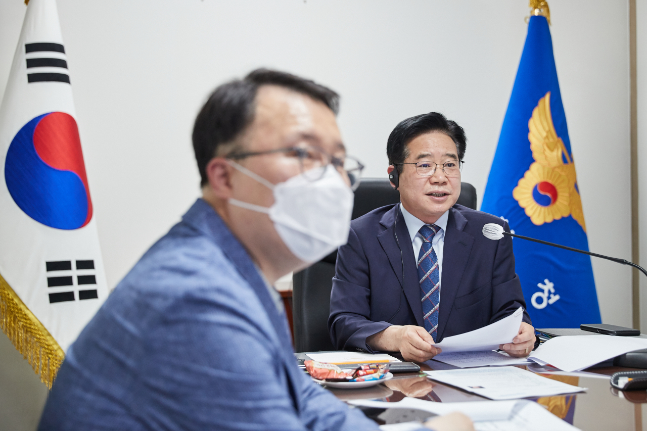김창룡(오른쪽) 경찰청장이 지난 22일 온라인으로 진행된 ‘펄스 인 폴리싱’ 국제회의에서 발언하고 있는 모습. [경찰청 제공]