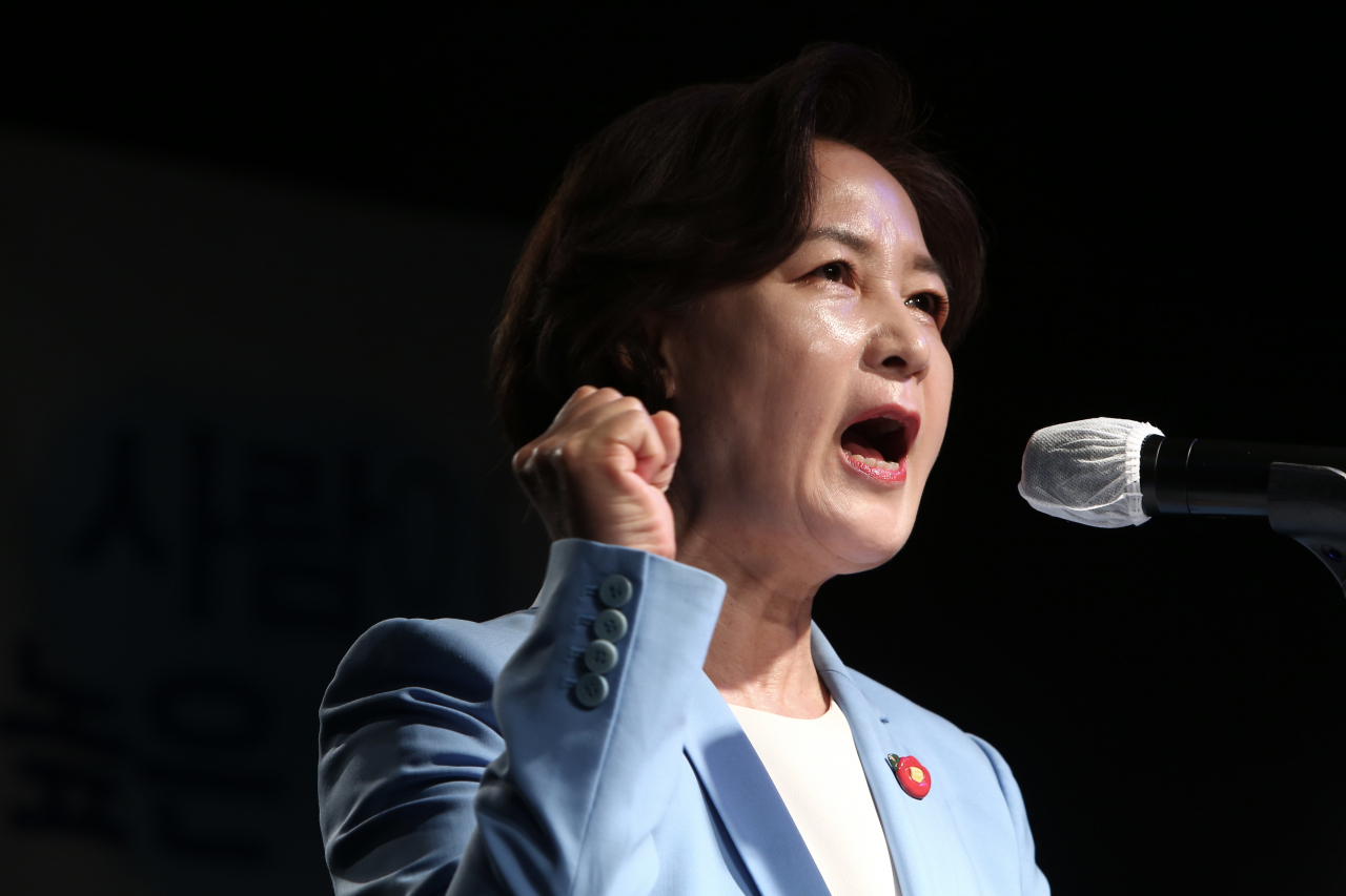 추미애 전 법무부 장관이 23일 경기 파주시 헤이리의 한 스튜디오에서 20대 대선 출마를 선언하며 연설하고 있다. [연합]