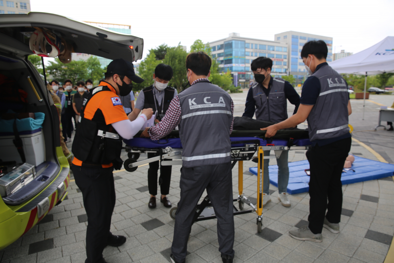 한국방송통신전파진흥원(KCA)이 23일 ‘2021 KCA 안전의 날’ 훈련을 실시했다.[한국방송통신전파진흥원 제공]