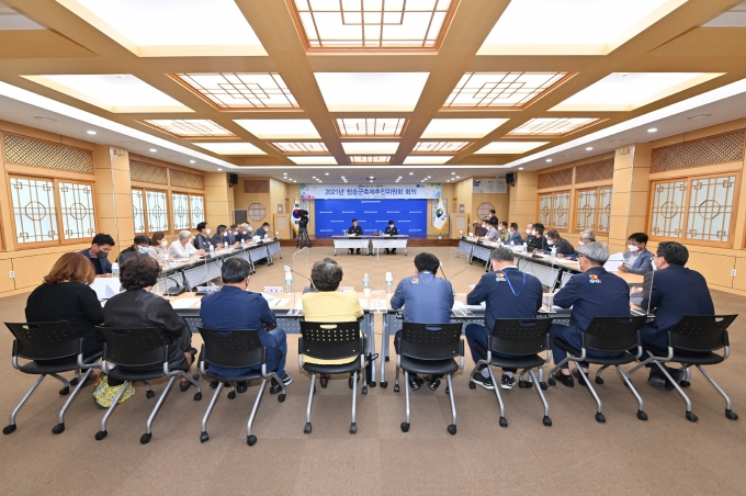 지난 22일 열린 제16회 청송사과축제 준비를 위한 축제추진위원회 회의 모습.[청송군 제공]