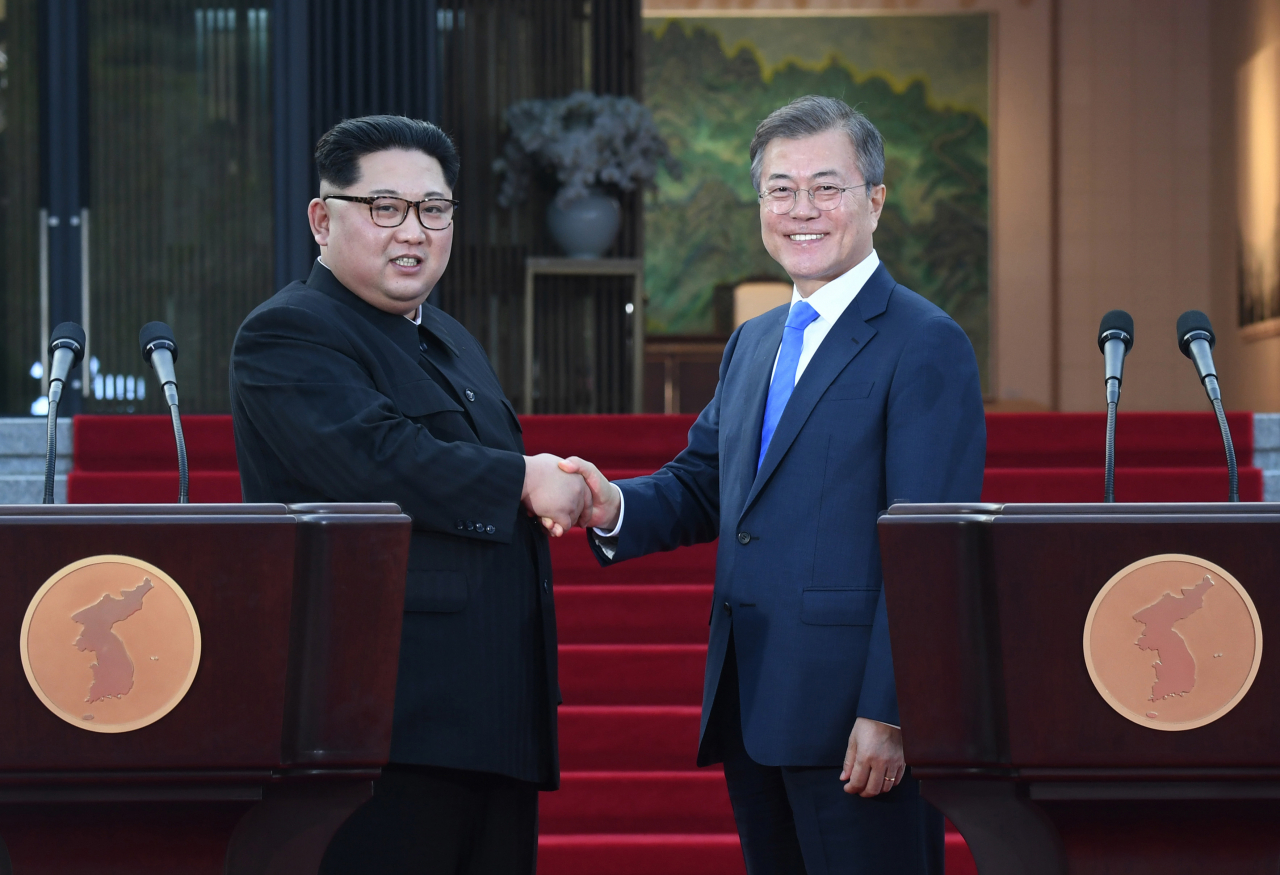 2018년 남북 판문점 정상회담 당시 문재인 대통령과 김정은 북한 국무위원장. [사진 공동취재단]