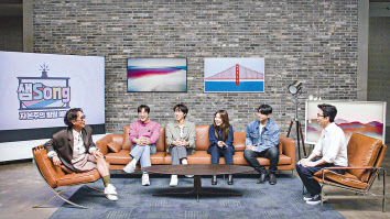 안테나 소속 뮤지션들이 웹 예능 ‘샘Song’을 촬영하는 모습. 사진 왼쪽부터 정재형, 이장원, 신재평, 권진아, 샘김, 유희열. [삼성전자 제공]