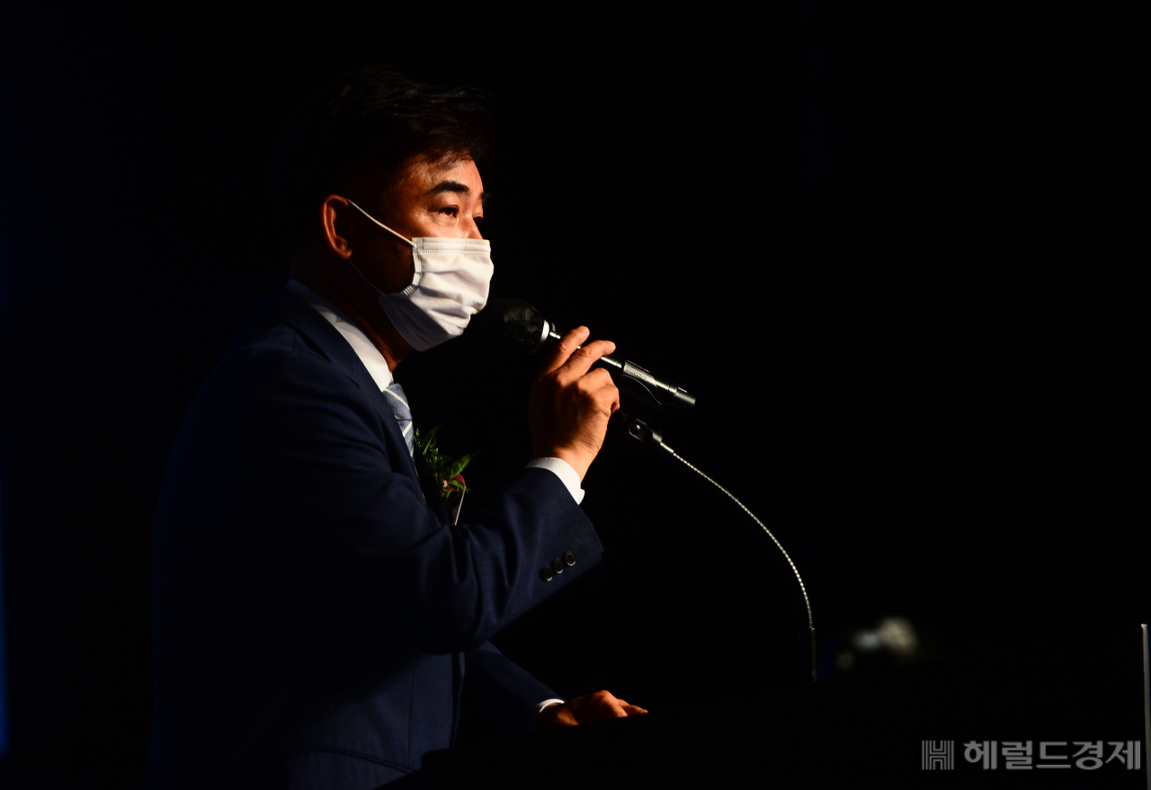 헤럴드경제가 주관하는 ‘헤럴드금융포럼 2021’이 24일 오전 서울 중구 더플라자호텔에서 '금융, 세상을 바꾸다'라는 주제로 열린 가운데 김병욱 더불어민주당 의원이 축사를 하고 있다. 박해묵 기자