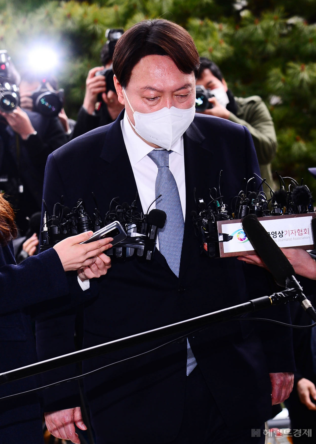 정부공직자윤리위원회가 지난 3월 임용됐거나 퇴직한 전현직 고위공직자 재산 등록사항을 25일 관보에 게재한 가운데 대권주자인 윤석열 전 검찰총장은 71억7000만원을 신고한 것으로 나타났다. [헤럴드DB]