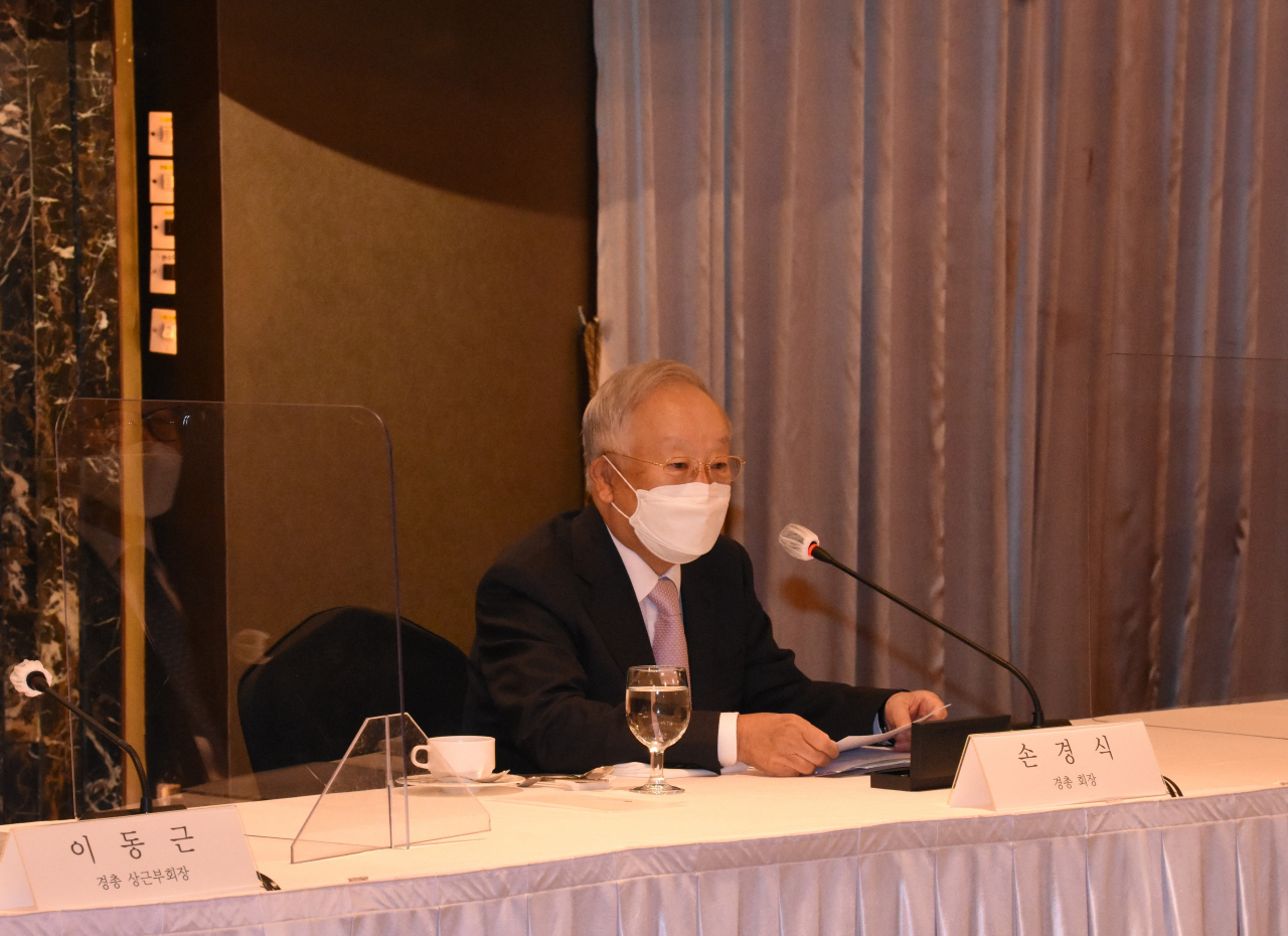 서울 명동 롯데호텔에서 열린 28일 30대 기업 CHO 간담회서 손경식 한국경영자총협회 회장이 인사말을 하고 있다.[경총 제공]