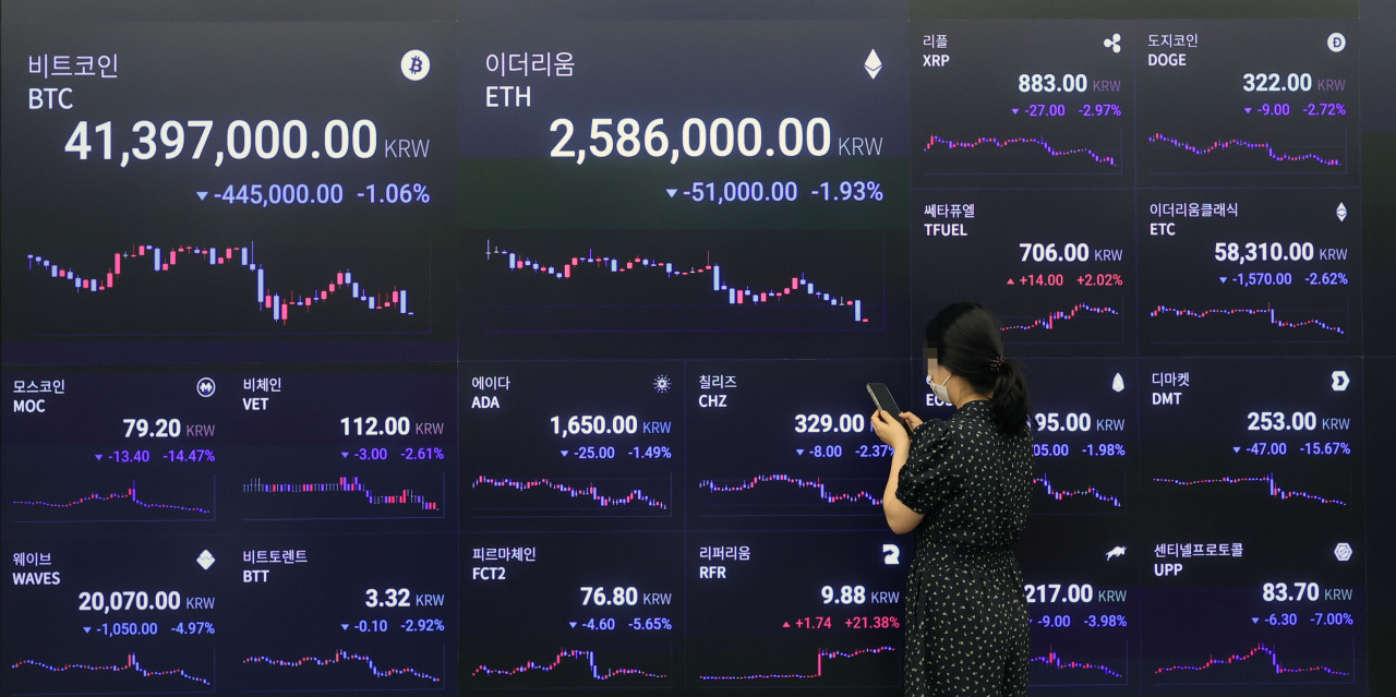 Bitcoin price is displayed on a digital screen operated by cryptocurrency exchange Upbit in Gangnam District, southern Seoul, on June 21. (Yonhap)