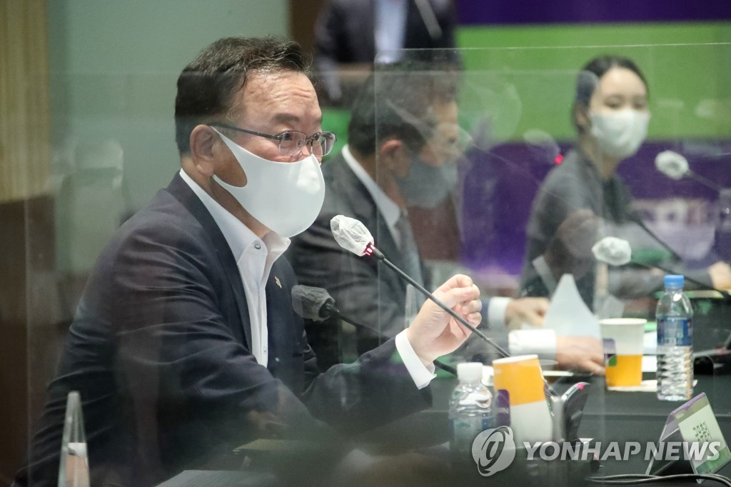 김부겸 국무총리가 28일 서울 강남구 삼성동 코엑스에서 열린 벤처기업 간담회에 참석해 인사말을 하고 있다. [연합]