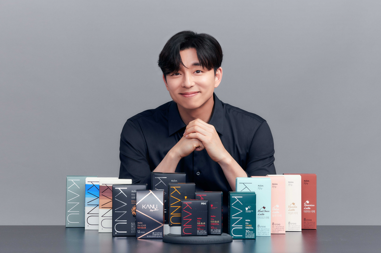 동서식품의 맥심 카누 제품 및 모델 이미지. [동서식품 제공]