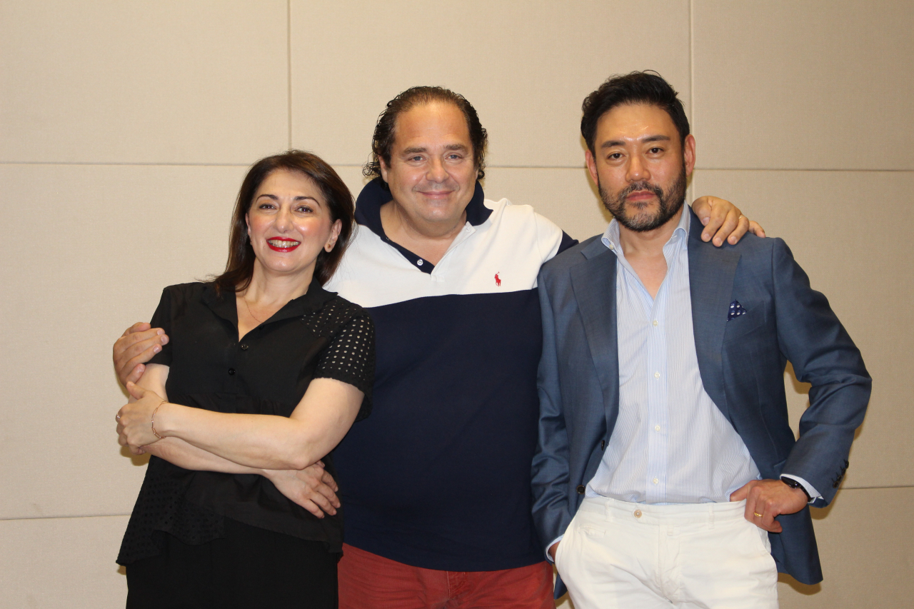 ‘서부의 오페라’를 이끄는 세 주역 카린 바바잔얀, 마르코 베르티, 양준모(왼쪽부터)는 이 작품에 대해 “푸치니의 오페라 중에서도 음악적으로 어려운 작품이자 이례적으로 해피엔딩으로 끝나는 작품”이라고 소개했다. [국립오페라단 제공]