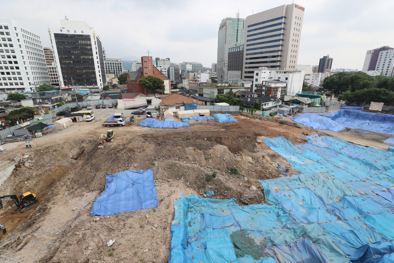 29일 오전 서울 종로구 인사동 공평구역 도시환경정비사업부지에서 유적 발굴조사가 이뤄지고 있다. [연합]