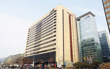KT 사옥 전경.