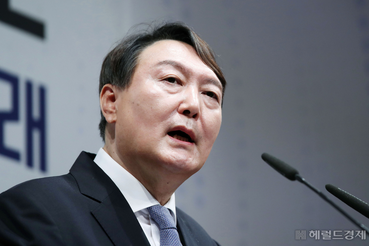윤석열 전 검찰총장이 29일 서울 서초구 ‘매헌 윤봉길 의사 기념관’에서 대선 출마를 선언하고 있다. 이상섭 기자·국회사진기자단