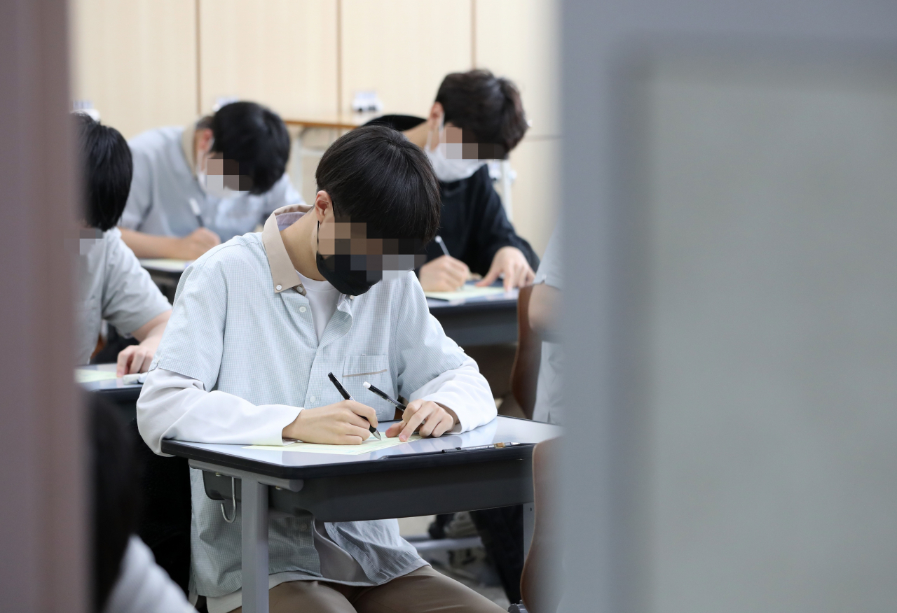 6월 수능 모의평가 수학 문제 일부가 교육과정을 벗어났다는 주장이 제기됐다. [연합]