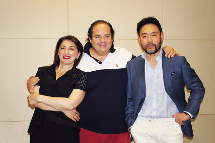 ‘서부의 오페라’를 이끄는 세 주역 카린 바바잔얀(왼쪽부터), 마르코 베르티, 양준모는 이 작품에 대해 “푸치니의 오페라 중에서도 음악적으로 어려운 작품이자 이례적으로 해피엔딩으로 끝나는 작품”이라고 소개했다. [국립오페라단 제공]