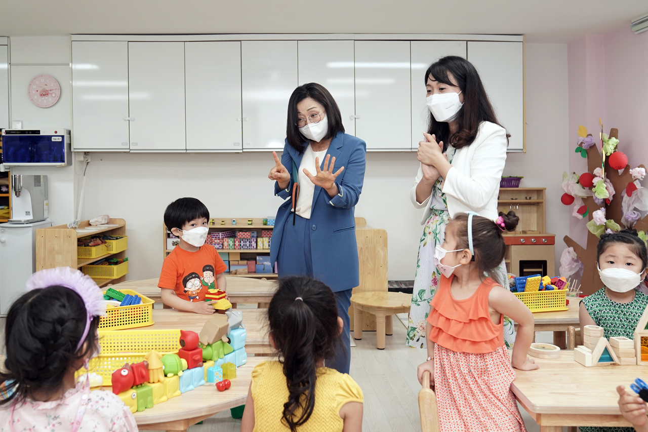은수미 성남시장(왼쪽)