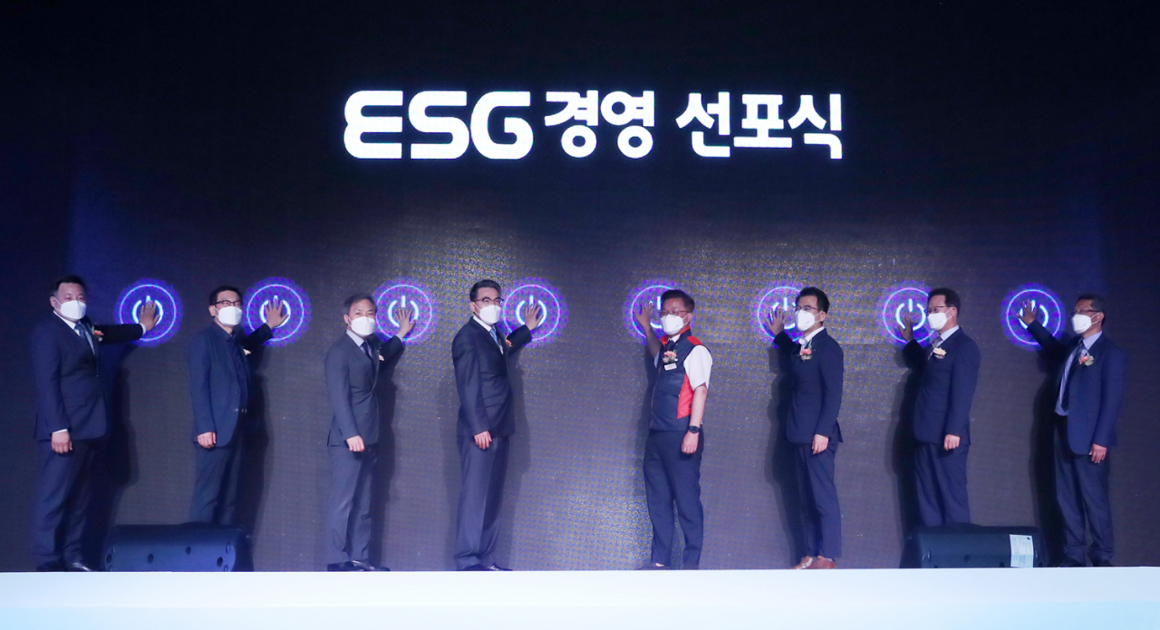 LX공사는 30일 ESG 경영 선포식을 위한 노사 공동 선언문을 채택하고 전주시와 상생 협력을 위한 업무협약을 체결했다. [LX공사]