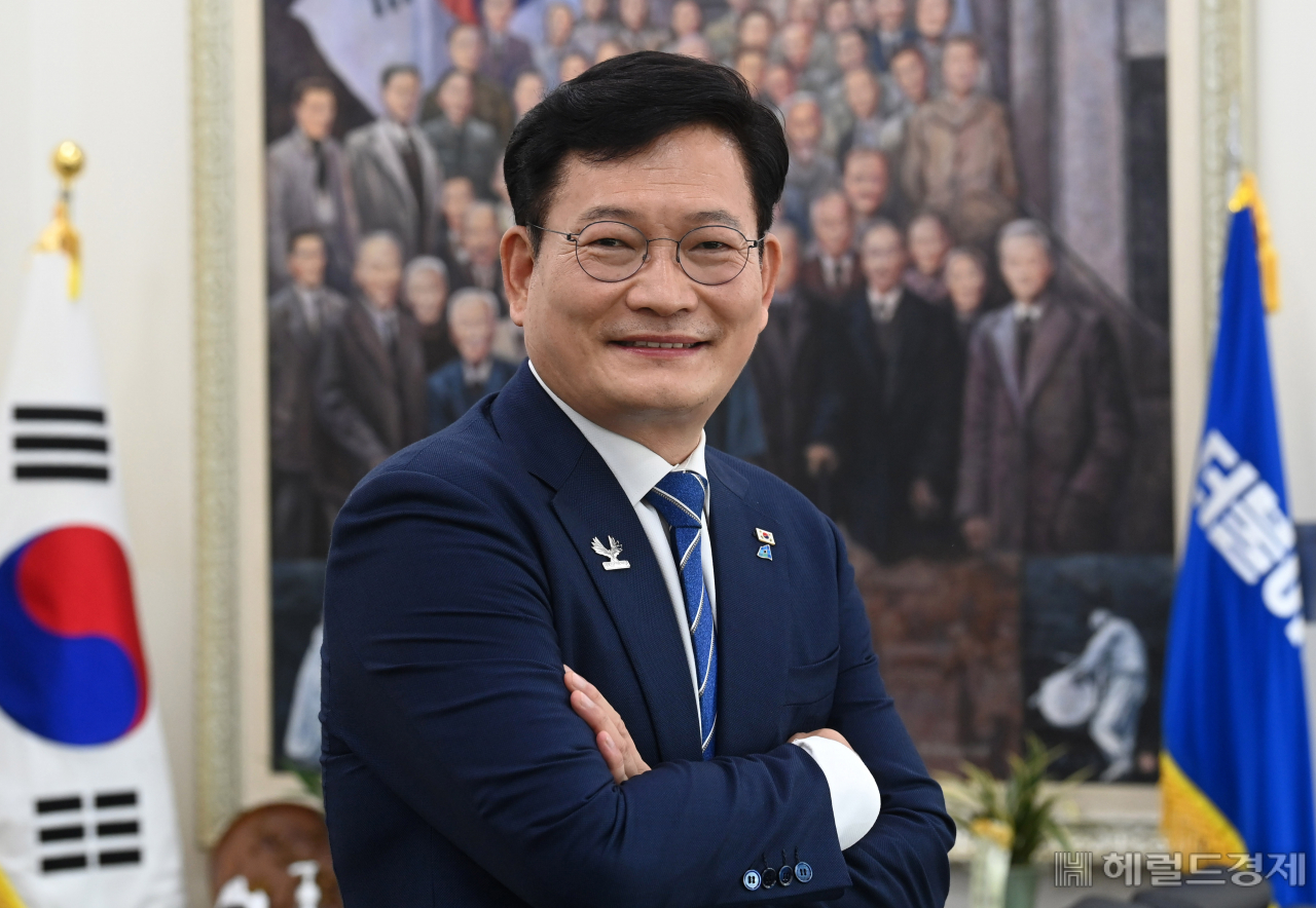 송영길 더불어민주당 대표가 지난달 29일 국회 본관 당대표실에서 헤럴드경제와 인터뷰를 하고 있다. 이상섭 기자