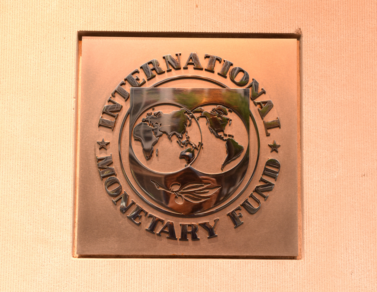 IMF. 123RF