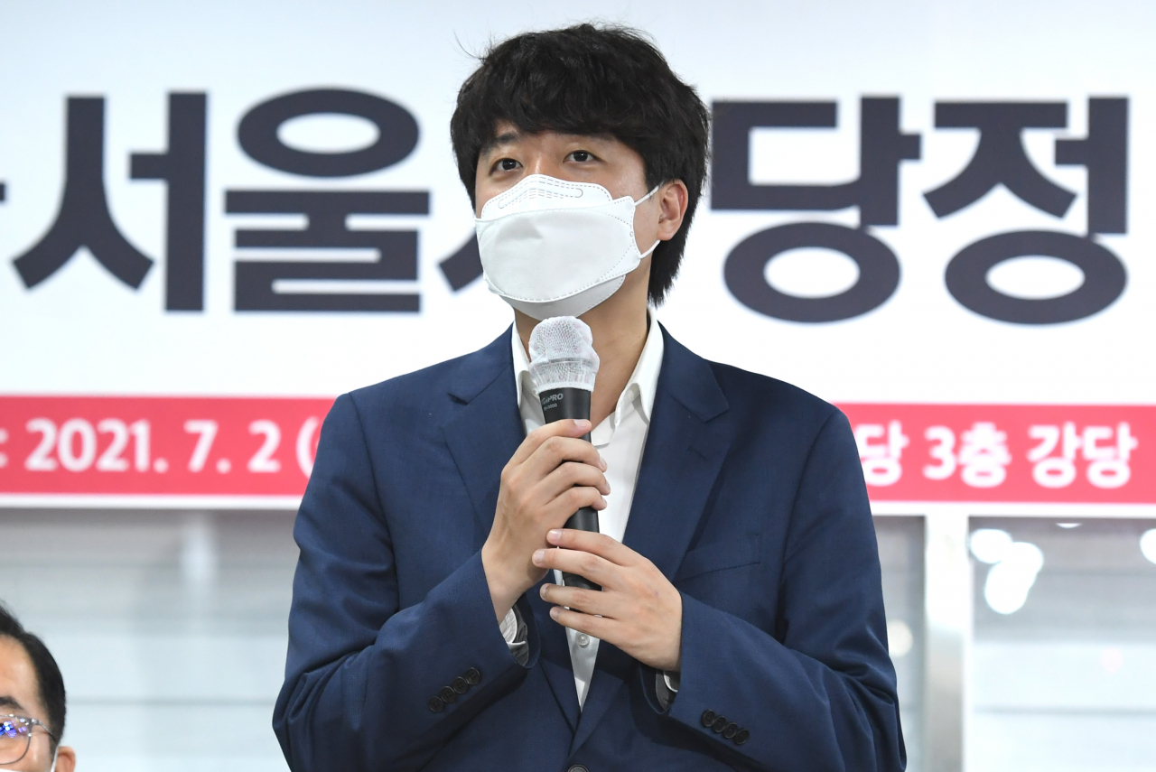 국민의힘 이준석 대표가 2일 오전 서울 영등포구 국민의힘 중앙당사에서 열린 국민의힘 서울시당-서울특별시 당정 간담회에서 인사말을 하고 있다. [연합]