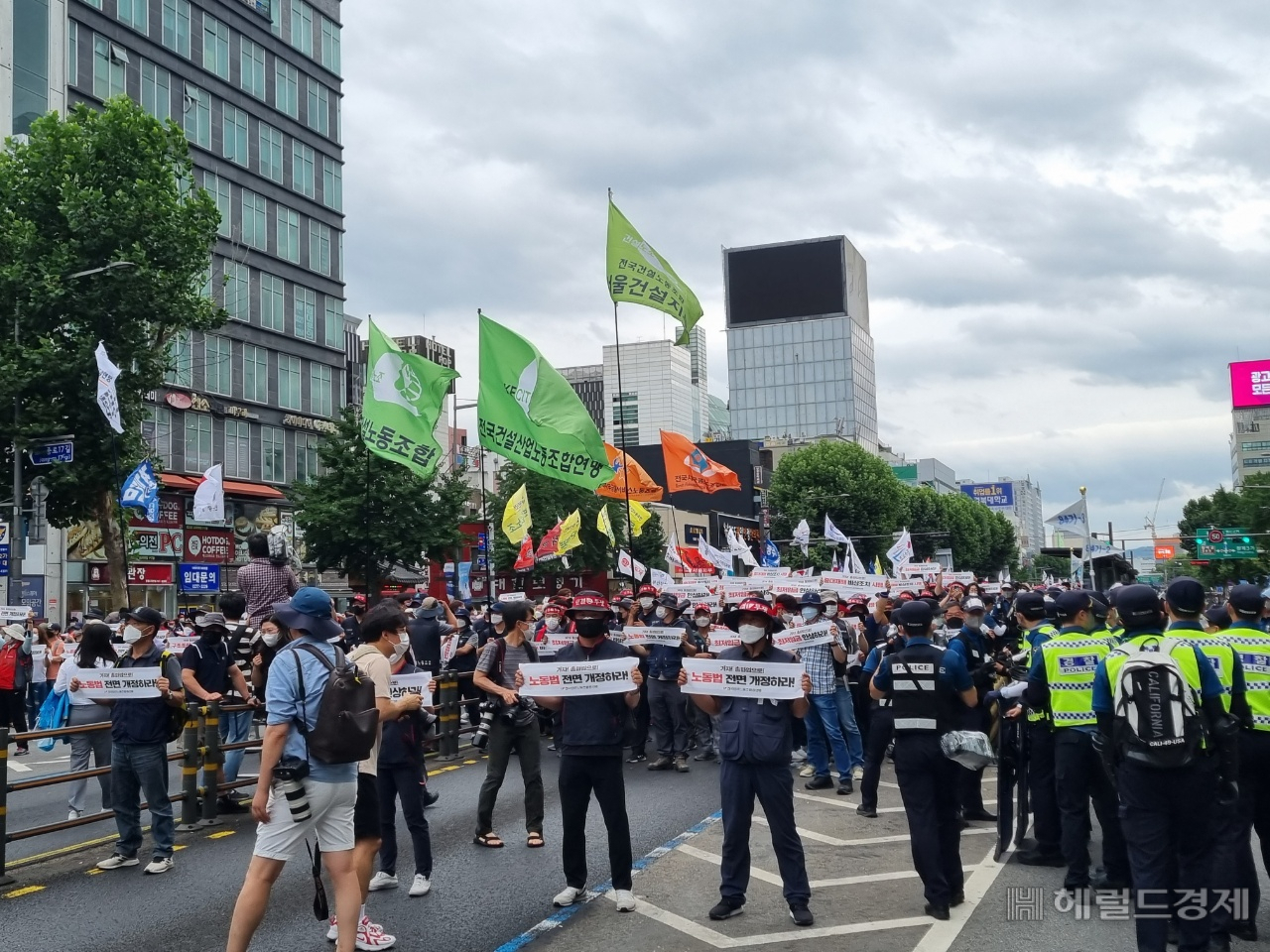 지난 3일 서울 종로3가에서 전국민주노동조합총연맹(민주노총) 주최 전국노동자대회가 열렸다. 신혜원 수습기자
