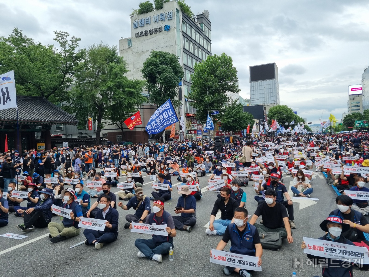 지난 3일 서울 종로3가 일대에서 열린 전국민주노동조합총연맹(민노총) 주최 7·3 전국노동자대회 모습. 강승연 기자