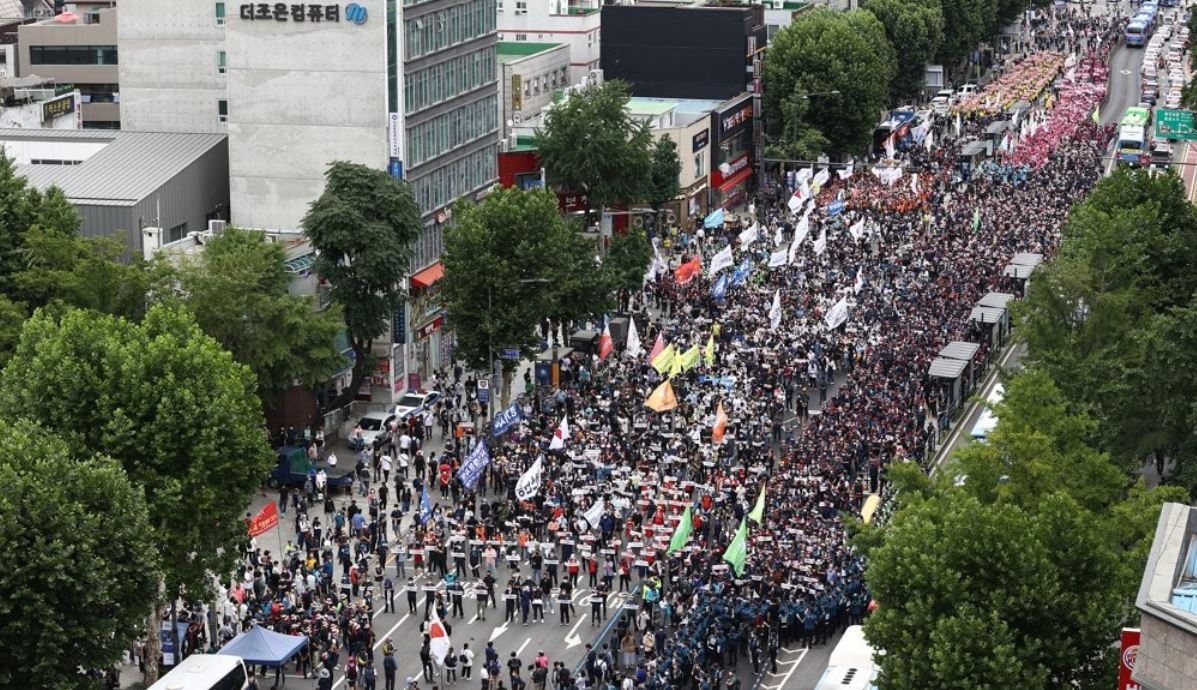 Members of the Korean Confederation of Trade Unions march down the Jongno district during a rally in Seoul on July 3, 2021. (Yonhap)