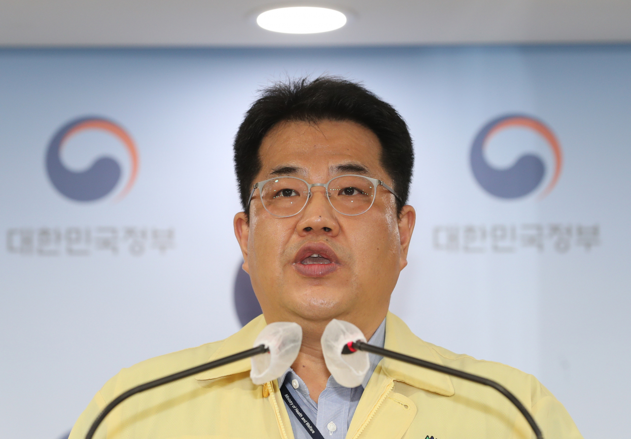 손영래 중앙사고수습본부 전략기획반장(보건복지부 대변인)이 4일 정부서울청사에서 코로나19 중대본 회의 결과 브리핑을 하고 있다. [연합]