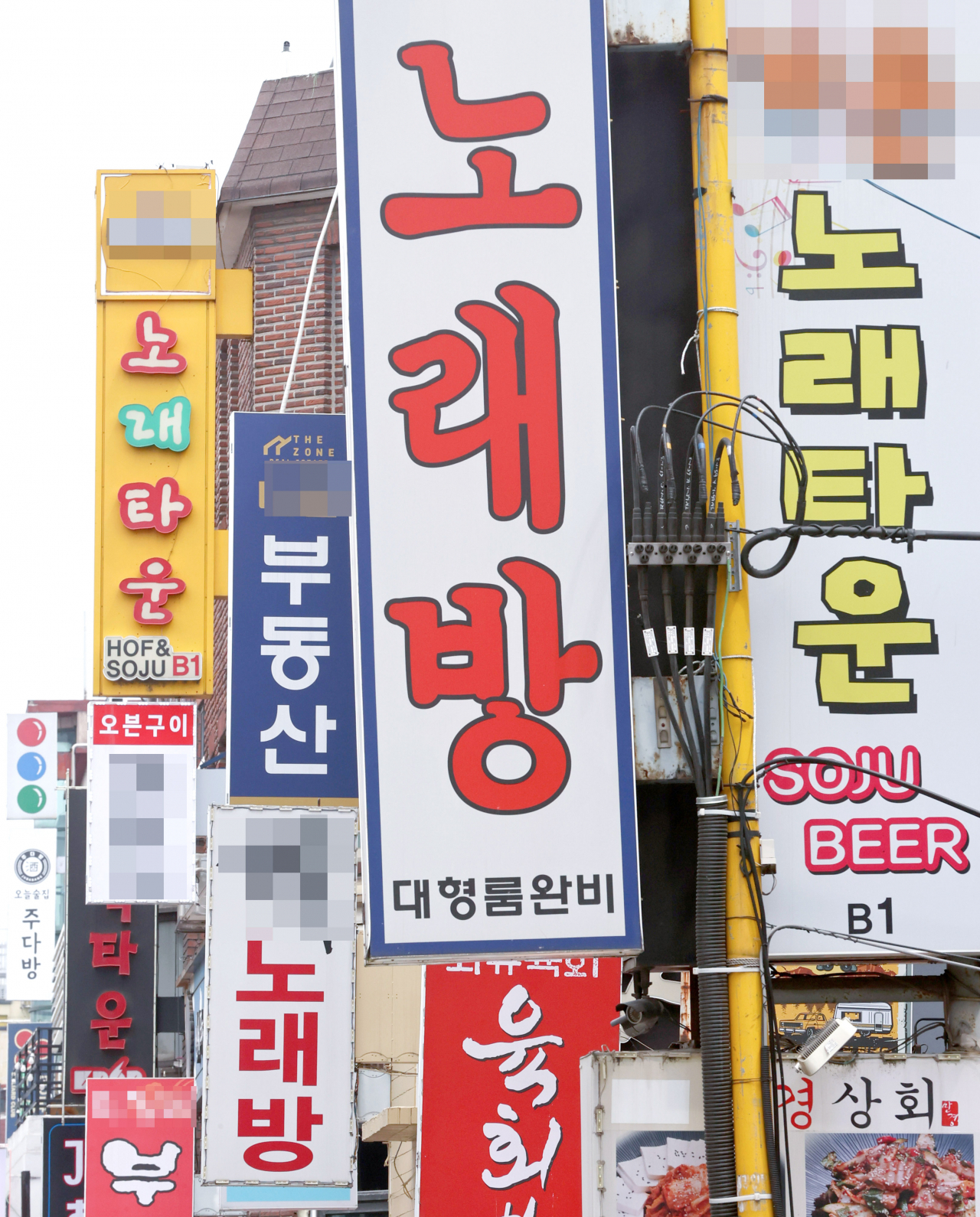 경기도 부천시에서 노래방 종사자 6명 등 12명이 신종 코로나바이러스 감염증(코로나19) 확진 판정을 받은 것으로 4일 전해졌다. 사진은 기사 내용과 관계없음. [연합]